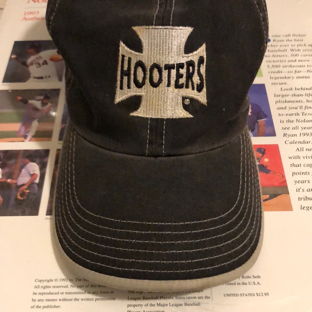 Hooters Ballcap Velcro Adjustable